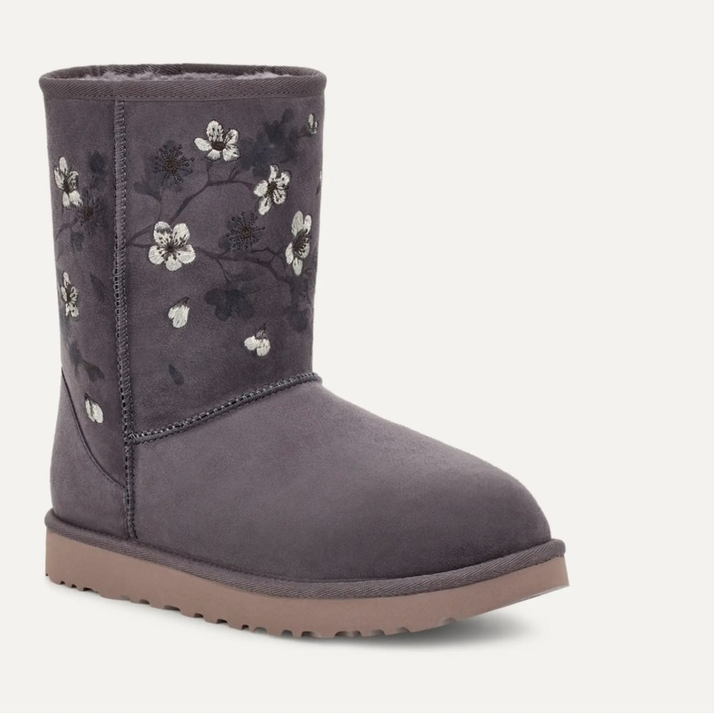 NEW UGG Classic Boots Cherry Blossom Size 7